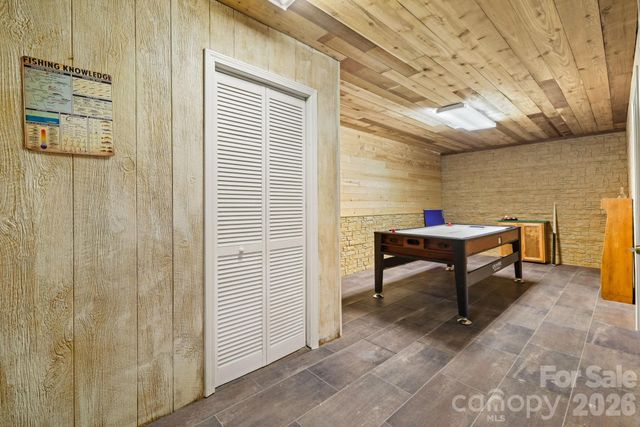 2560 Round Hill Road, Bryson City, NC 28713