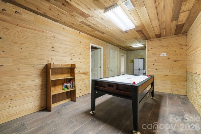 2560 Round Hill Road, Bryson City, NC 28713