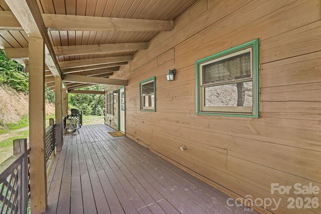 2560 Round Hill Road, Bryson City, NC 28713