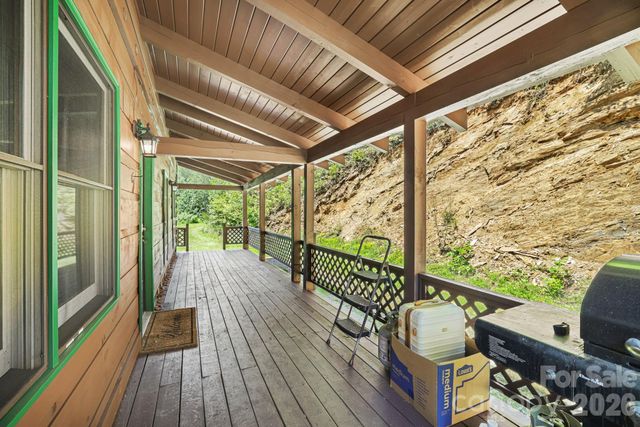 2560 Round Hill Road, Bryson City, NC 28713