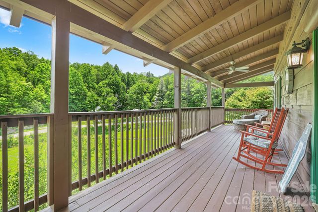 2560 Round Hill Road, Bryson City, NC 28713