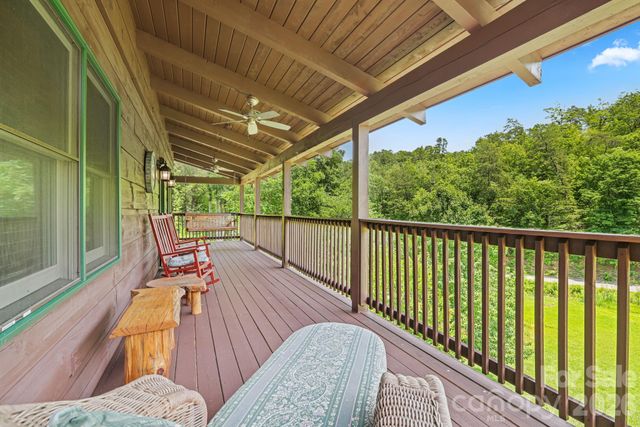 2560 Round Hill Road, Bryson City, NC 28713