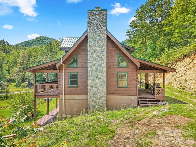 2560 Round Hill Road, Bryson City, NC 28713