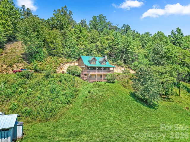 2560 Round Hill Road, Bryson City, NC 28713