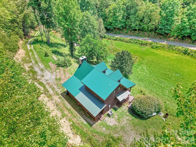 2560 Round Hill Road, Bryson City, NC 28713