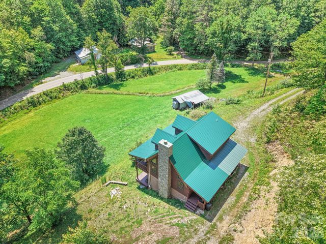 2560 Round Hill Road, Bryson City, NC 28713