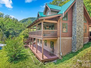 2560 Round Hill Road, Bryson City, NC 28713