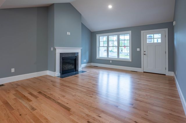 17 Wilderness Drive, Nashua, NH 03062