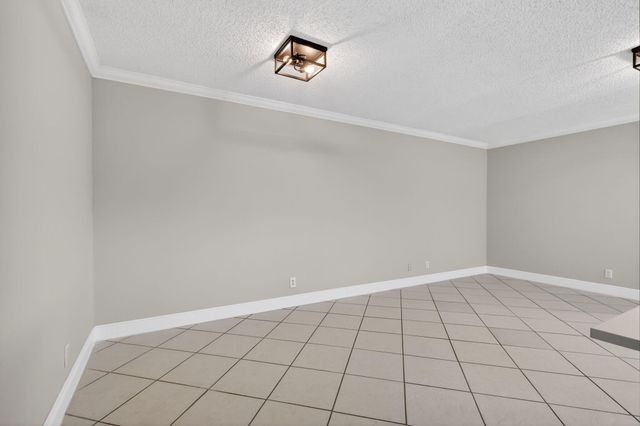 24 Crossings Circle D, Boynton Beach, FL 33435