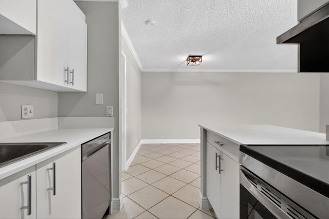 24 Crossings Circle D, Boynton Beach, FL 33435