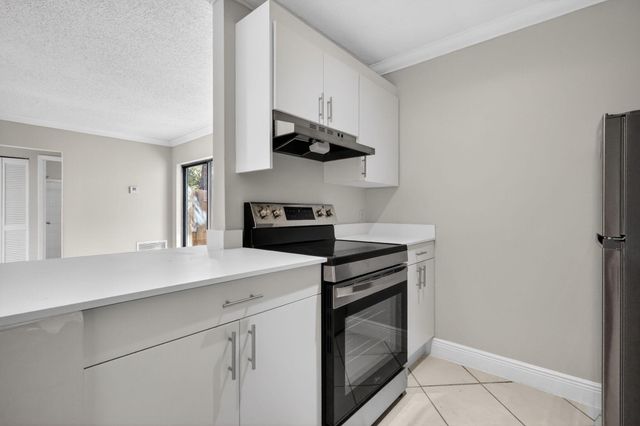 24 Crossings Circle D, Boynton Beach, FL 33435