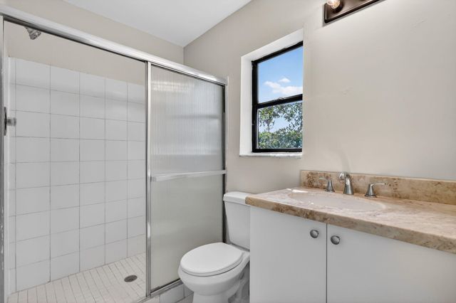 24 Crossings Circle D, Boynton Beach, FL 33435