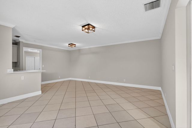 24 Crossings Circle D, Boynton Beach, FL 33435