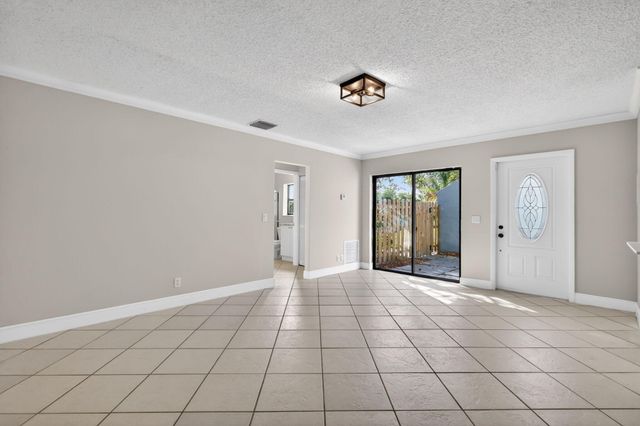 24 Crossings Circle D, Boynton Beach, FL 33435