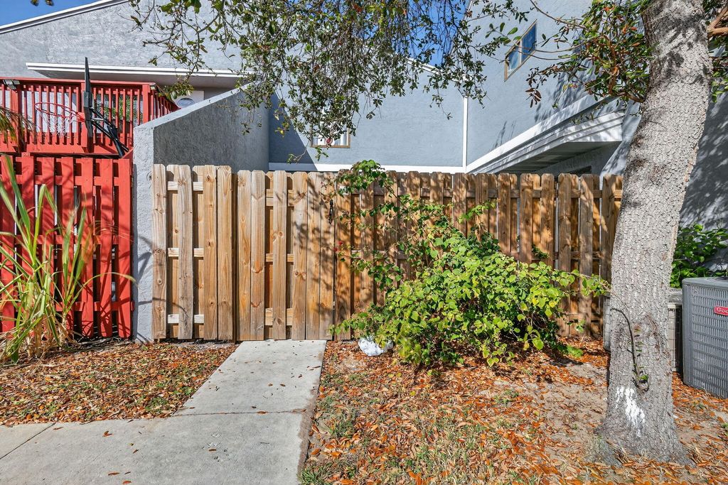 24 Crossings Circle D, Boynton Beach, FL 33435