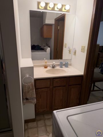 7406 SW 26th CT, Topeka, KS 66614