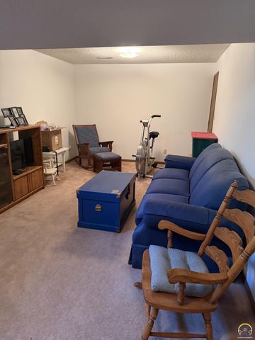 7406 SW 26th CT, Topeka, KS 66614