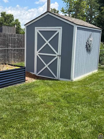 7406 SW 26th CT, Topeka, KS 66614