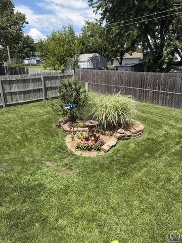 7406 SW 26th CT, Topeka, KS 66614