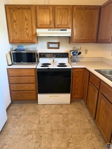 7406 SW 26th CT, Topeka, KS 66614