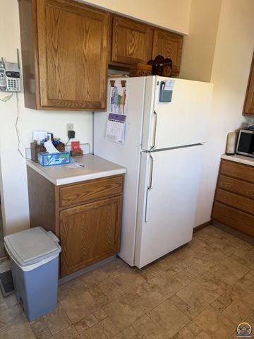 7406 SW 26th CT, Topeka, KS 66614