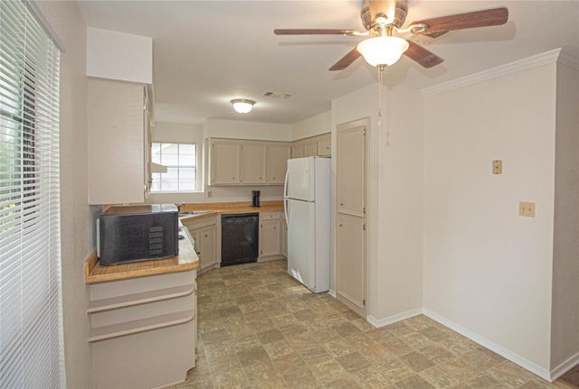 320 Bridgeview Drive, Onalaska, TX 77360