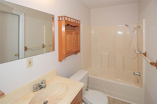 320 Bridgeview Drive, Onalaska, TX 77360