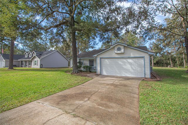 320 Bridgeview Drive, Onalaska, TX 77360