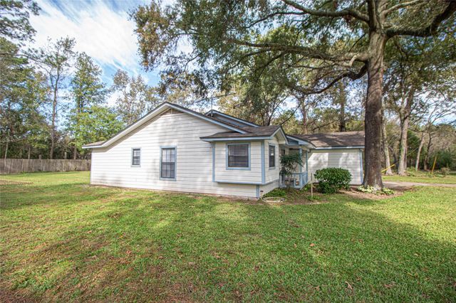 320 Bridgeview Drive, Onalaska, TX 77360