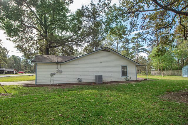 320 Bridgeview Drive, Onalaska, TX 77360