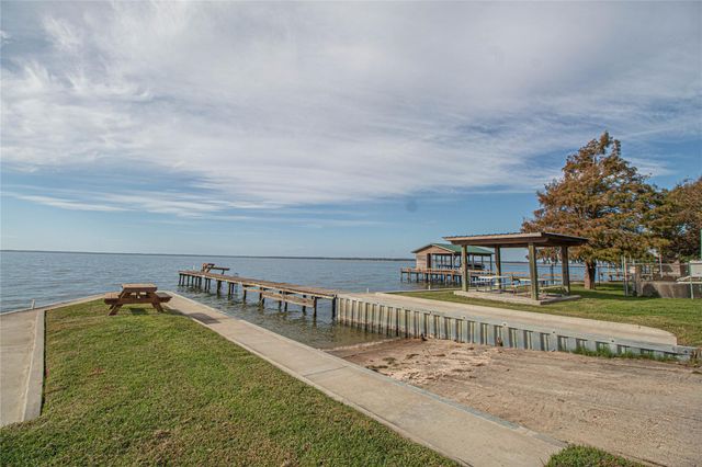 320 Bridgeview Drive, Onalaska, TX 77360