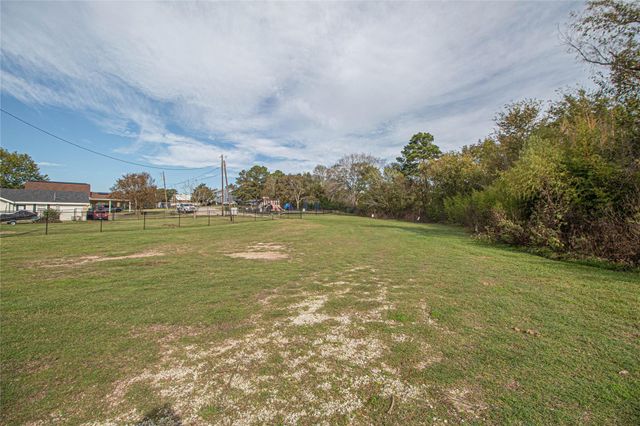 320 Bridgeview Drive, Onalaska, TX 77360