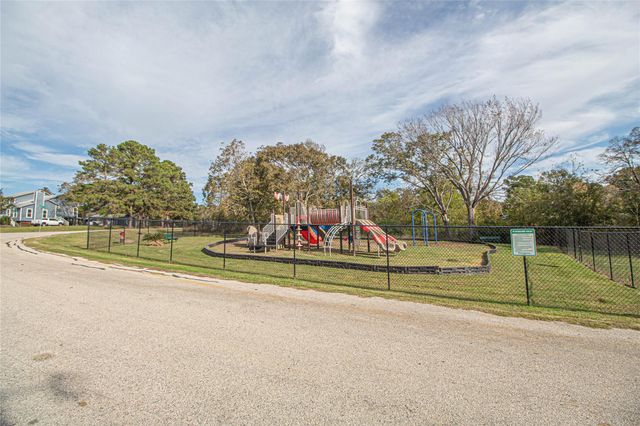 320 Bridgeview Drive, Onalaska, TX 77360