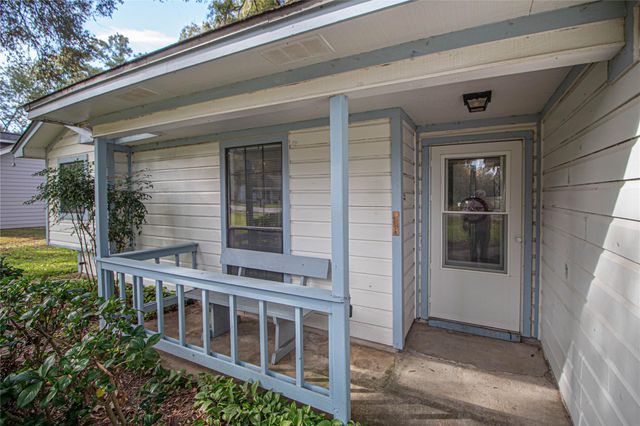 320 Bridgeview Drive, Onalaska, TX 77360