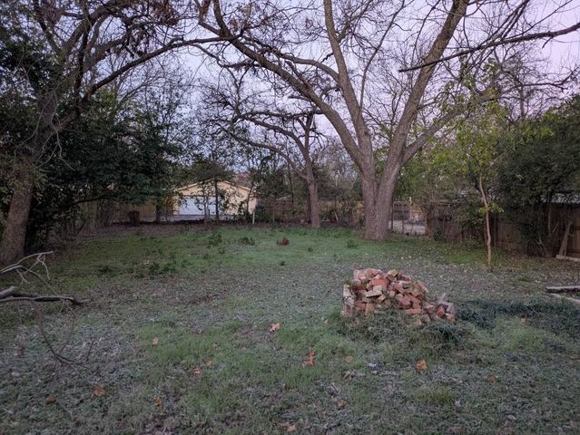 205 N Wood Street, Cleburne, TX 76033