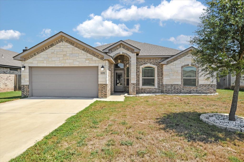 609 Holstein DR, Belton, TX 76513