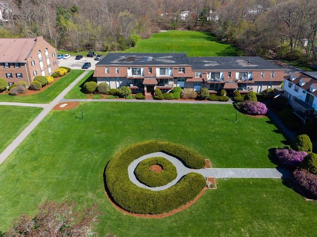 12 Williamsburg Ct 1, Shrewsbury, MA 01545