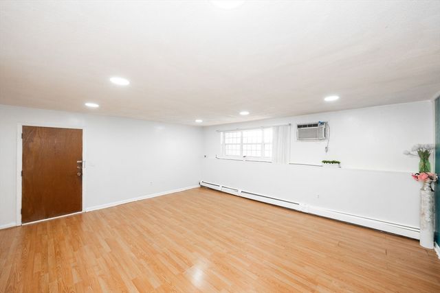 12 Williamsburg Ct 1, Shrewsbury, MA 01545