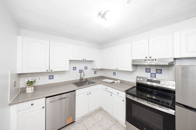 12 Williamsburg Ct 1, Shrewsbury, MA 01545