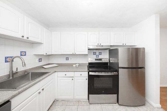 12 Williamsburg Ct 1, Shrewsbury, MA 01545