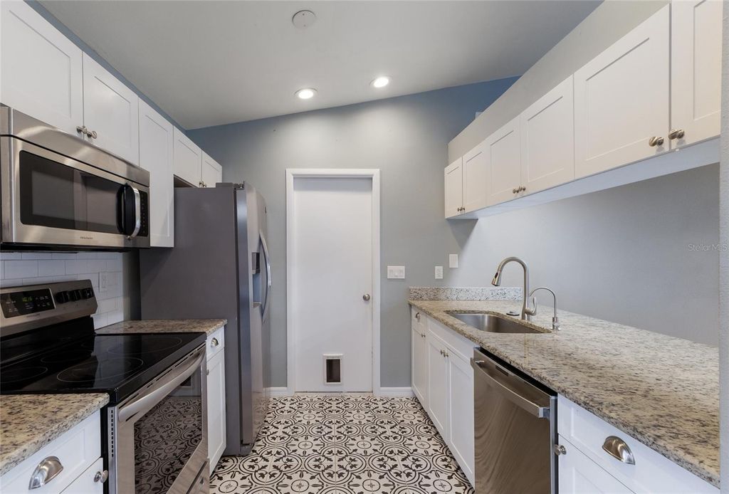 Image 11 of property listing at 8034 56TH COURT E, Palmetto, FL 34221