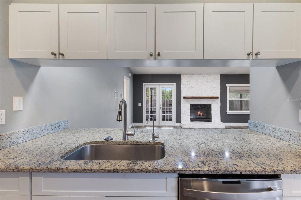 Image 13 of property listing at 8034 56TH COURT E, Palmetto, FL 34221