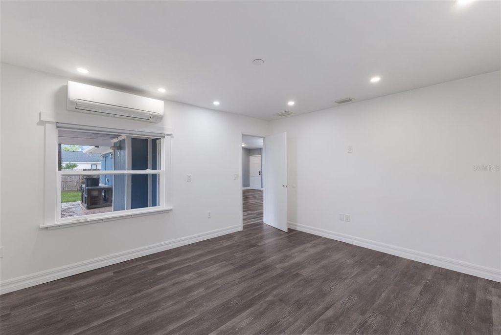 Image 15 of property listing at 8034 56TH COURT E, Palmetto, FL 34221