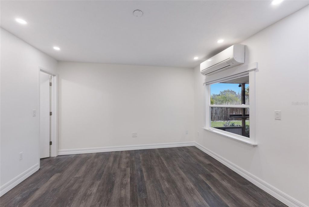 Image 16 of property listing at 8034 56TH COURT E, Palmetto, FL 34221