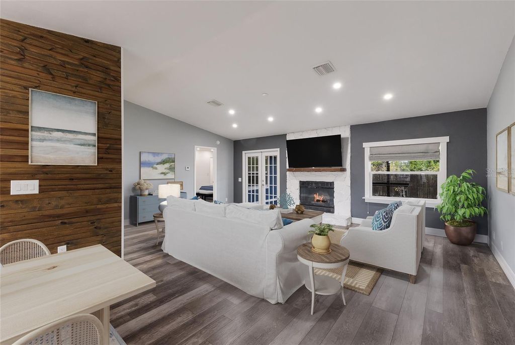 Image 4 of property listing at 8034 56TH COURT E, Palmetto, FL 34221