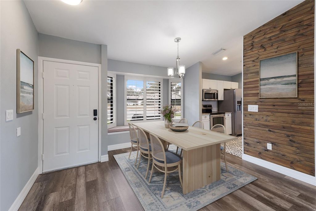 Image 5 of property listing at 8034 56TH COURT E, Palmetto, FL 34221