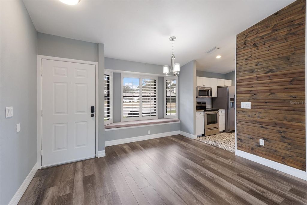 Image 6 of property listing at 8034 56TH COURT E, Palmetto, FL 34221