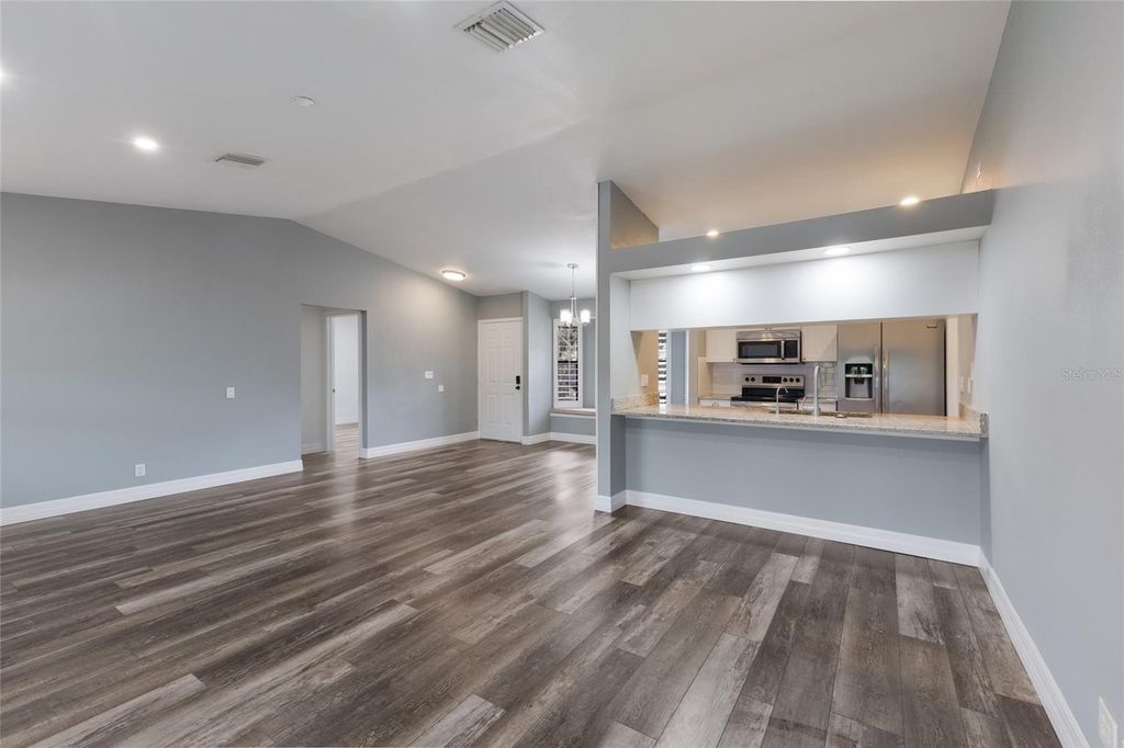 Image 10 of property listing at 8034 56TH COURT E, Palmetto, FL 34221