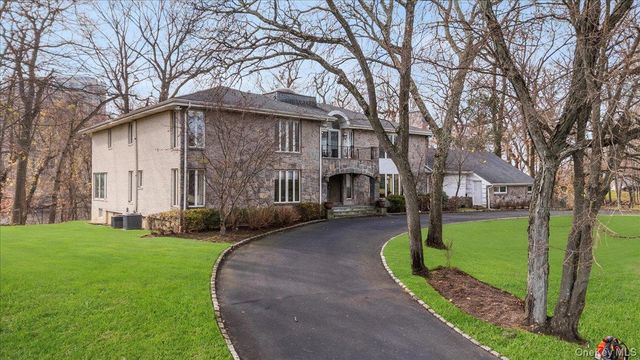 22 Lake Road, Great Neck, NY 11020