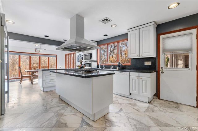 22 Lake Road, Great Neck, NY 11020